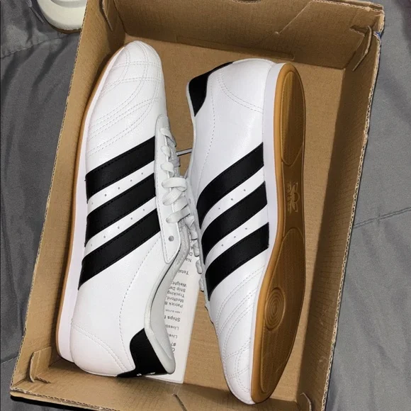 Adidas Classic White and Black Trainers sneakers size 9 w - Picture 5 of 6